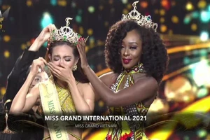 Kì tích: Thùy Tiên đăng quang Hoa hậu Hoà bình quốc tế 2021