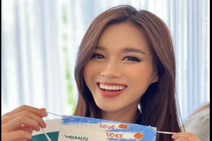 Hoa hậu Đỗ Hà đánh đàn T’rưng nhưng không phải bài ‘Cô gái vót chông’