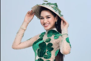 Hoa hậu Đỗ Hà mặc áo dài ‘rau má’ kể sự thật về người Thanh Hóa