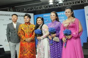 Thời trang kết hợp cải lương tuồng cổ trong Tuần lễ thời trang 2021