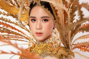 Chiêm ngưỡng Quốc phục ‘Rồng phượng’ khổng lồ của Bella Vũ Huyền Diệu tại Ai Cập