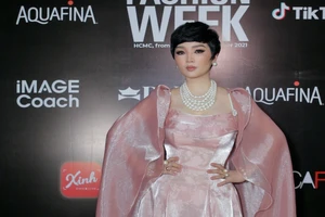 ‘Nữ hoàng ảnh lịch’ Giáng My cùng dàn sao dự bế mạc Tuần lễ thời trang