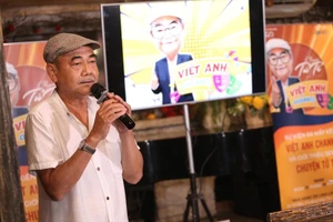 Người hâm mộ, học trò chúc mừng NSND Việt Anh ra mắt Chuyện tử tế