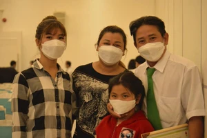 Người phụ nữ khóc lặng ngày gặp lại ân nhân ở Biệt đội taxi cấp cứu F0