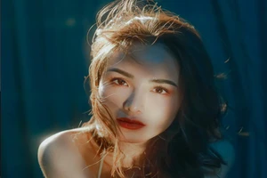 Hoa hậu Diễm Hương xinh đẹp ở tuổi 32 chấm thi Hoa hậu