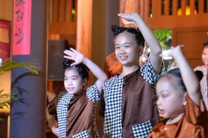 Cảnh giác trẻ lạc ba mẹ ở phố đi bộ Nguyễn Huệ trong Ngày sách và văn hoá đọc