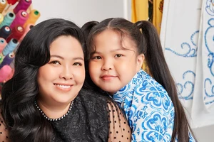 Con gái 'tiếp lửa' cho nhà thiết kế Phương Hồ trước thềm Tuần lễ Thời trang