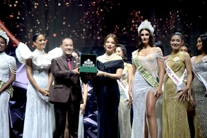 Vương miện Hoa hậu các Dân tộc Việt Nam từ 54 viên ngọc trai rực rỡ
