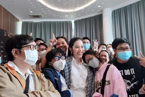 Nam Em tiết lộ chị gái Nam Anh bị sốt siêu vi