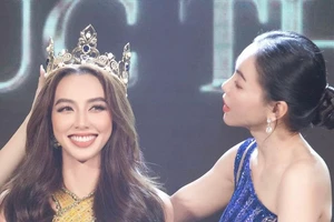 Hoa hậu Thùy Tiên bị gọi tên vào đường dây bán dâm, Sen Vàng mời luật sư làm việc