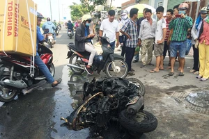 Không tin xe bị cháy, cô gái chạy gần 200 m mới kêu cứu