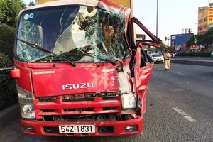 Ba xe tải tông liên hoàn gần cầu Tham Lương