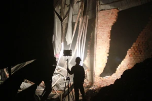 Lửa thiêu rụi kho vải, phòng trọ