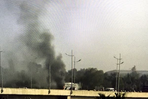 Ô tô 45 chỗ cháy ngùn ngụt trên cao tốc TP.HCM - Trung Lương