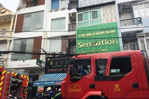 Cháy khách sạn sáu tầng, khách lưu trú hoảng loạn tháo chạy