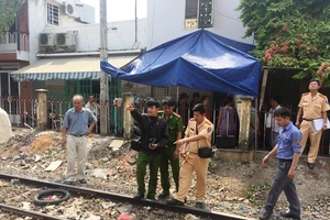 Bị tàu tông tử vong khi cố chui qua hàng rào sát đường sắt