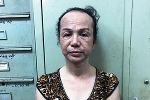 Người đàn ông 45 tuổi giả gái để móc trộm iPhone 