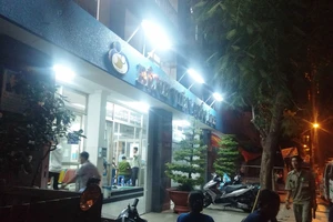 Nhóm hơn 10 thanh niên cầm hung khí lao vào bệnh viện chém người