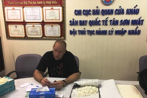 Người đàn ông Nam Phi giấu 1,7 kg ma túy trong hành lý đi Mỹ