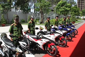 1 doanh nghiệp tặng công an TP.HCM 100 mô tô phục vụ săn bắt cướp