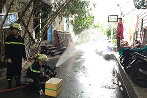 Cả khu phố náo loạn, bỏ chạy vì cháy bình gas