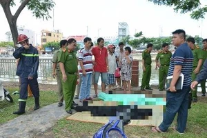 Thương tâm: Ông nhảy xuống kênh Tàu Hủ cứu cháu nhưng không thành