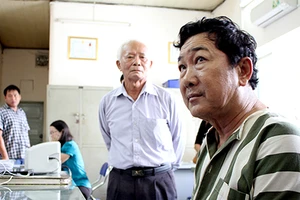 Giả làm người quen ở nước ngoài, lừa tiền tỉ qua điện thoại