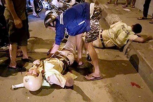 2 CSGT bị cướp đạp ngã trên cầu
