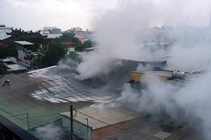 Xưởng vàng mã phát hỏa, 10 nhà dân bị ảnh hưởng