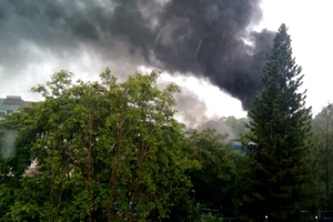 Trạm biến áp phát nổ, bốc cháy, học sinh phải di tản 