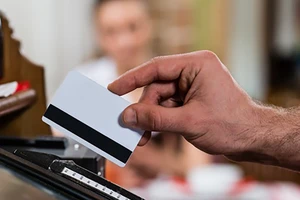 Quẹt thẻ mất 700 triệu: Lập biên bản dấu hiệu lừa đảo