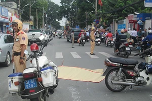 Va chạm xe buýt, 2 chị em thương vong