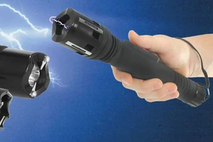 Nhân viên dùng roi điện khống chế kế toán để cướp