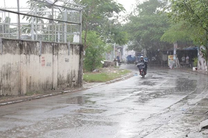 Hai thiếu nữ 16 tuổi mang dao đi cướp bà bầu