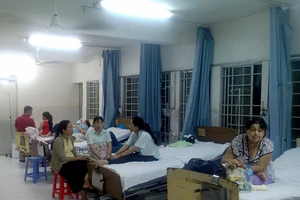 Hàng chục công nhân KCX bị ngộ độc sau bữa cơm trưa