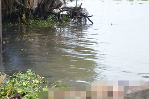Thi thể người đàn ông trôi trên sông Sài Gòn