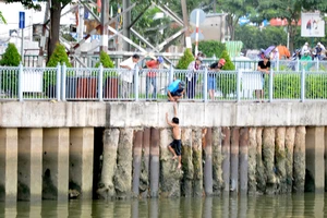 Người đàn ông đánh vợ rồi nhảy kênh Nhiêu Lộc