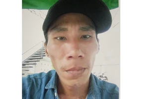 Đôi nam nữ ôm nhau bốc cháy như đuốc