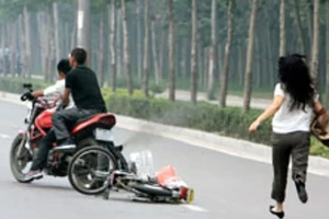 Băng cướp dùng nón bảo hiểm gây án ở Sài Gòn