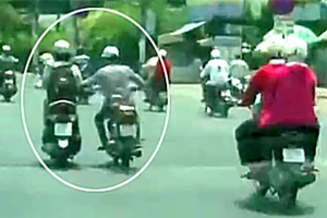 Cướp giật làm 2 mẹ con thương vong