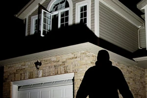 Kẻ trộm điện thoại bị camera cửa hàng ghi hình