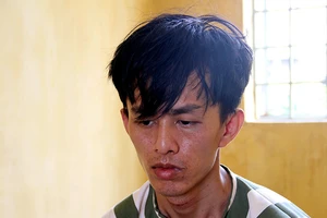 Lên cơn ngáo đá giết người, bị dân khóa cửa nhốt 