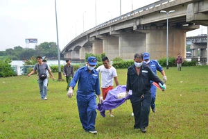 Thi thể người đàn ông trôi trên sông Sài Gòn