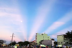 Vệt sáng như thiên thạch lướt qua bầu trời TP.HCM