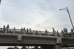 Người đàn ông nhảy xuống sông Sài Gòn mất tích