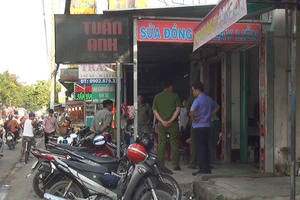 Trộm dọn sạch đồng hồ trong 1 cửa hàng ở Bình Tân