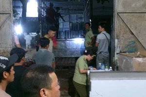 Cục Cảnh sát chống buôn lậu đột kích kho hàng điện tử