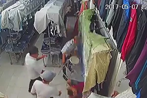 Truy bắt thêm 3 người chém nhầm ở shop áo quần