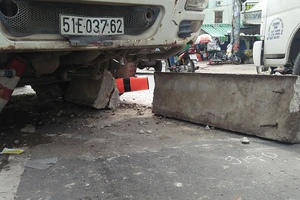 Cụ bà thoát chết thần kỳ, bò ra từ gầm xe bồn