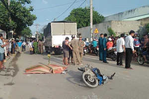 Cụ ông đi đón cháu bị xe tải cán tử vong